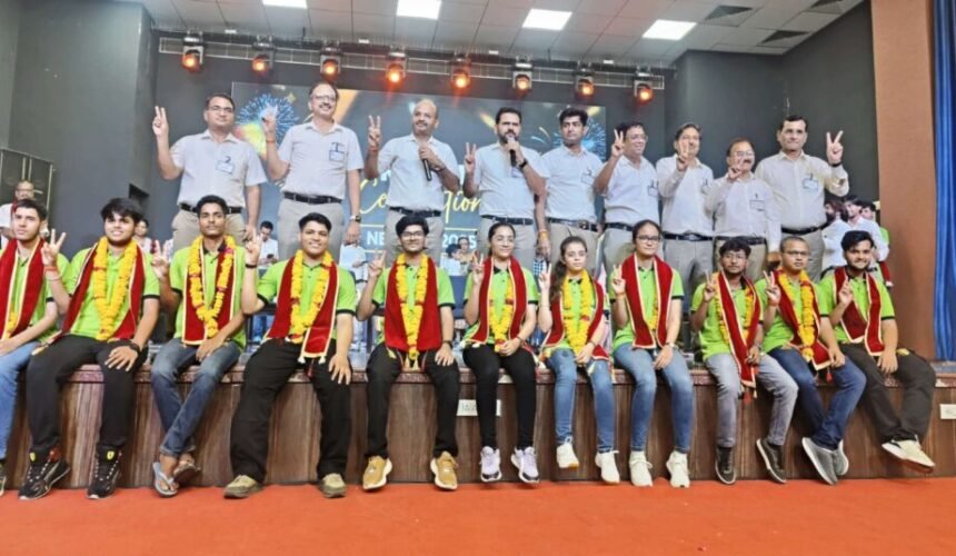 मृणाल झा एआईआर-4 और आशी सिंह ऑल इंडिया गर्ल्स में रैंक-2