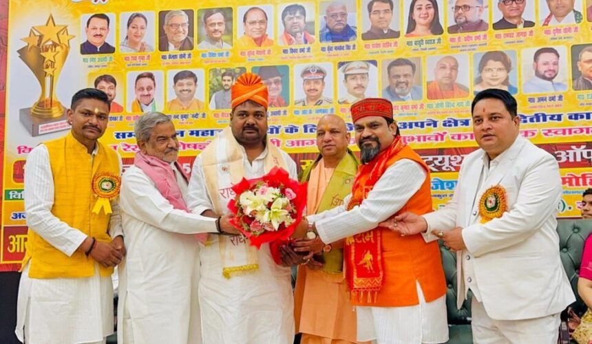 भारतीय ज्योतिष सम्मेलन में पहुंचे विद्वानजन