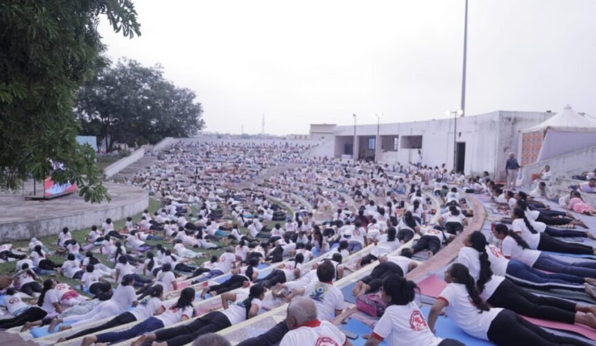 योग दिवस पर वडनगर ने भुजंगासन में बनाया गिनीज वर्ल्ड रिकॉर्ड