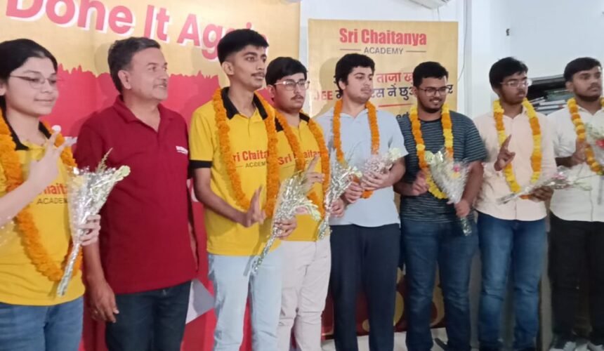 जेईई एडवांस्ड 2025 में श्री चैतन्या एकेडमी की अनन्या त्रिपाठी टॉपर बनीं