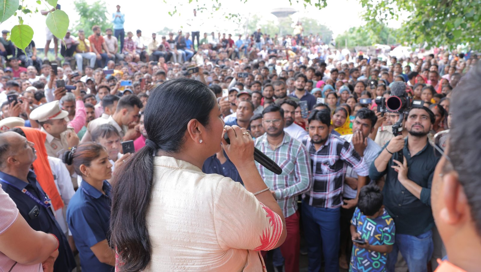 Delhi CM Rekha Gupta, Rekha Gupta CM, Delhi Government, Indian Railway, Delhi Slum