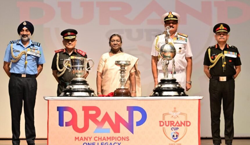 राष्ट्रपति ने डूरंड कप टूर्नामेंट की ट्रॉफियों का अनावरण किया
